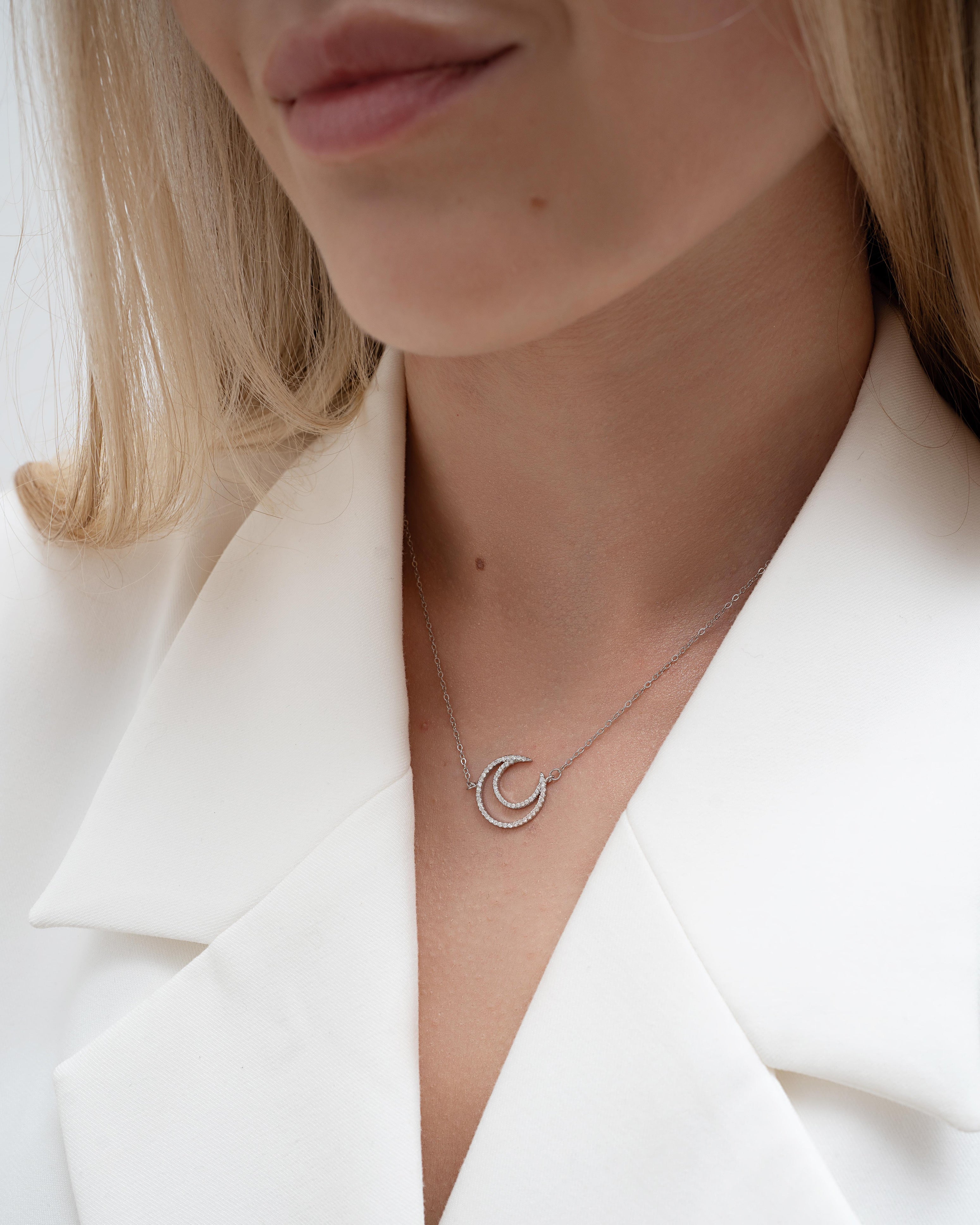 Luna pendant